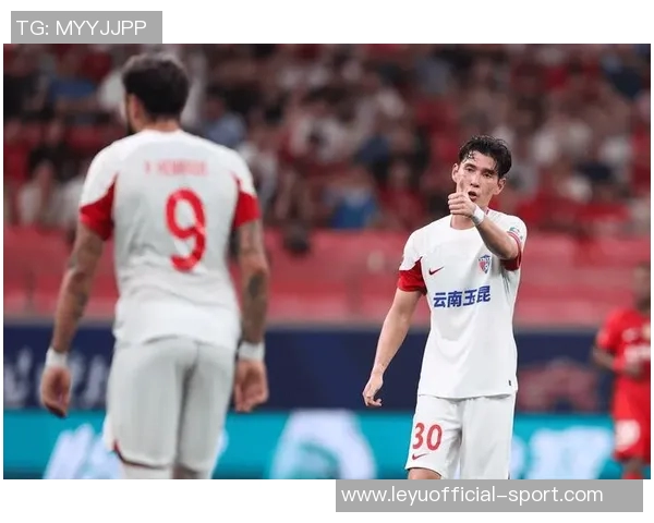 山东泰山半场落后云南玉昆侯永永头球破门克雷桑李源一错失良机